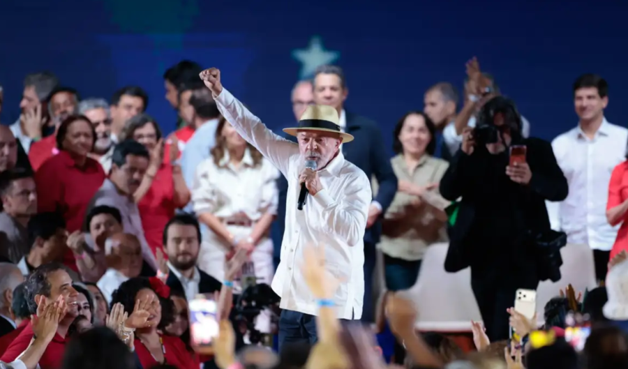Lula critica almoço de Flávio Bolsonaro com direção da Globo: “Não merece confiança”