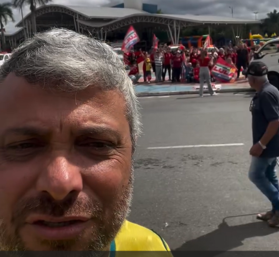 VÍDEO: PT e PL fazem atos no mesmo local