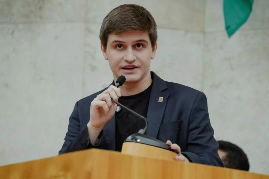 Câmara adia votação de título de Cidadão Emérito para Lucas Pavanato