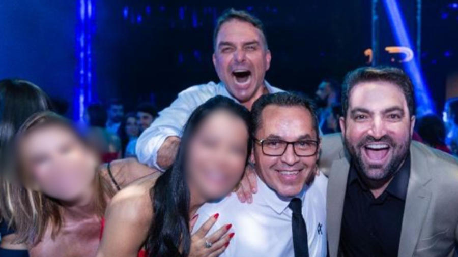 Flávio teria ganhado Rolex após festa em lancha com prostitutas e empresários da Covaxin, diz revista