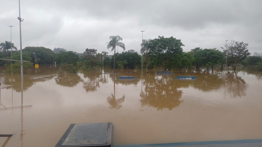 Chuva causa alagamento e interdições em diferentes regiões de Sorocaba 