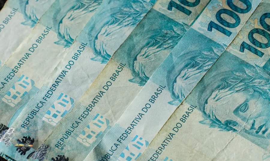 Governo adia regra que limita antecipação do saque-aniversário do FGTS