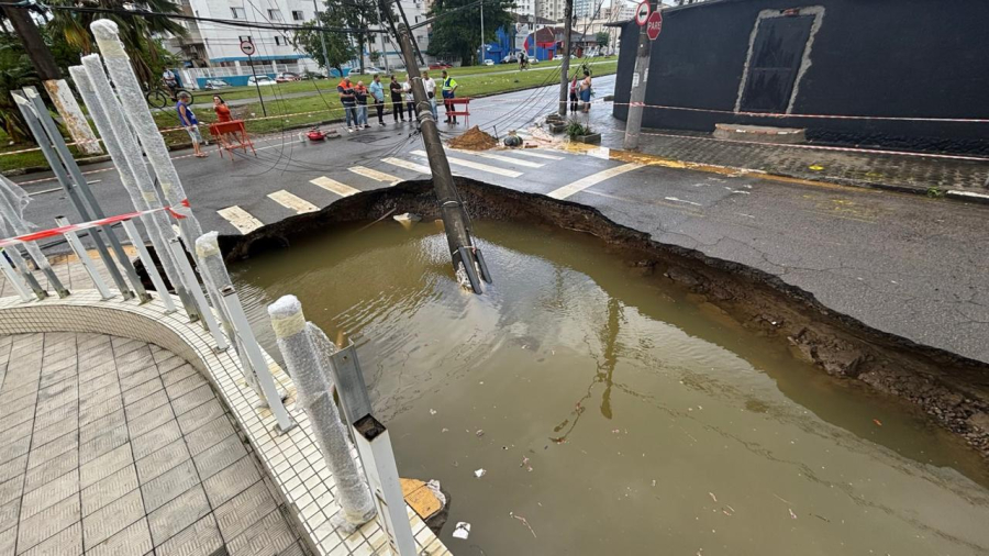 Temporal causa estragos no litoral de SP