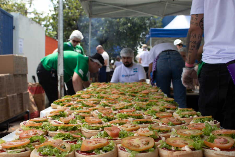 Ação solidária vai distribuir hambúrgueres e oferecer muita recreação para crianças do bairro Inhayba