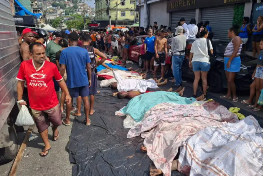 Veja fotos de corpos enfileirados após operação no Rio de Janeiro