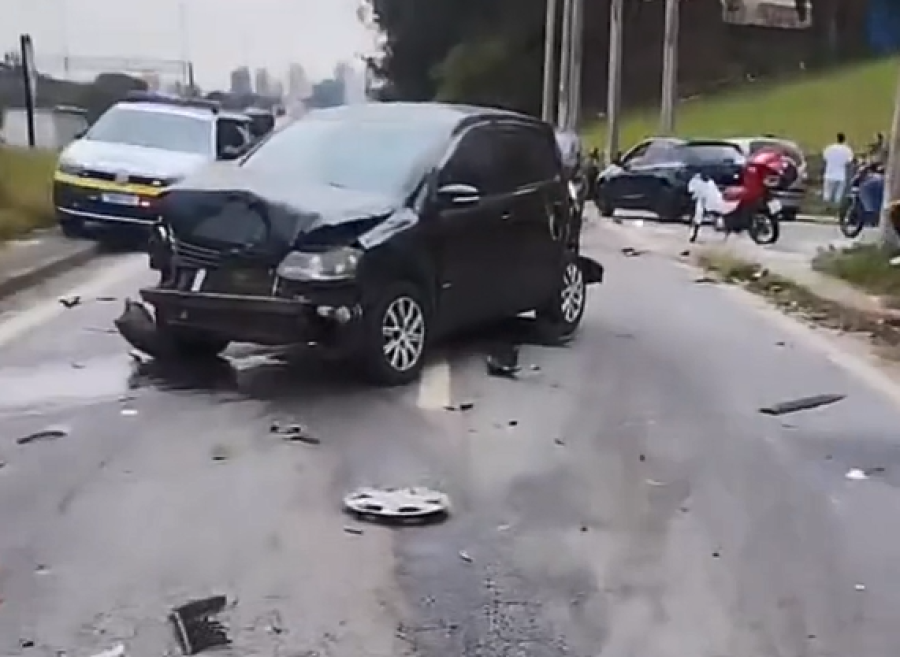 Acidente entre ônibus e diversos veículos deixa 13 feridos na Raposo Tavares