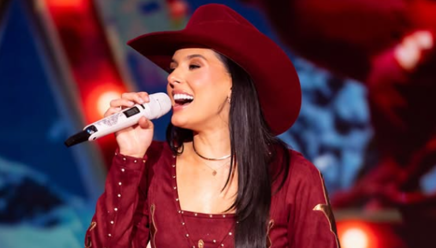 Depois de polêmica, SBT confirma especial de Natal com Ana Castela