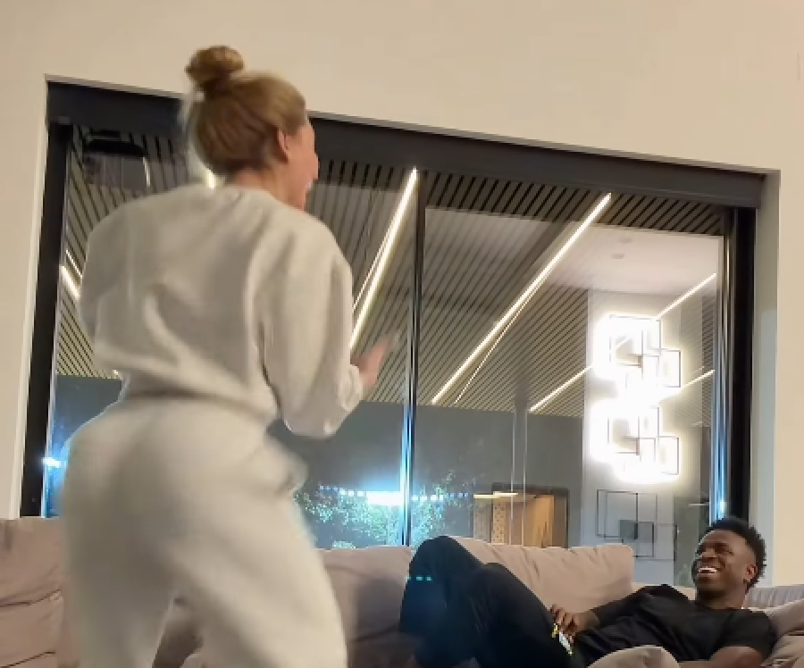 Virginia Fonseca aposta em hit 'chiclete' e relembra meme do samba para Vini Jr.