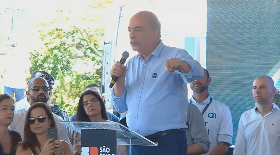 Mercadante é vaiado após elogiar Lula em evento com Tarcísio; assista o momento