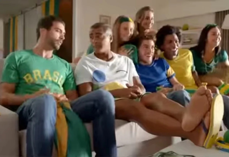 Web resgata propaganda das havaianas com romário ignorando pé esquerdo