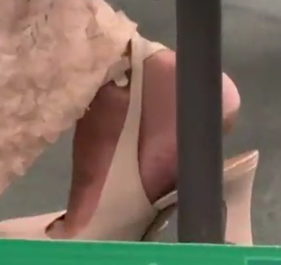 Júlia Zanatta ataca pés de Erika Hilton: 'maior casco que já vi'