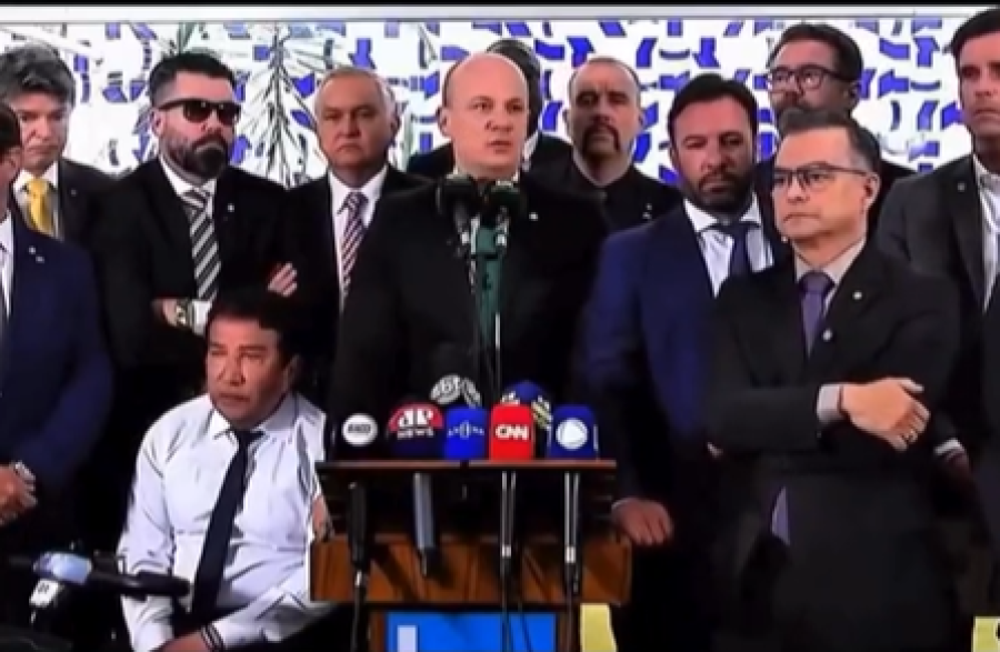 Oposição anuncia pedido de impeachment de Alexandre de Moraes em coletiva na Câmara