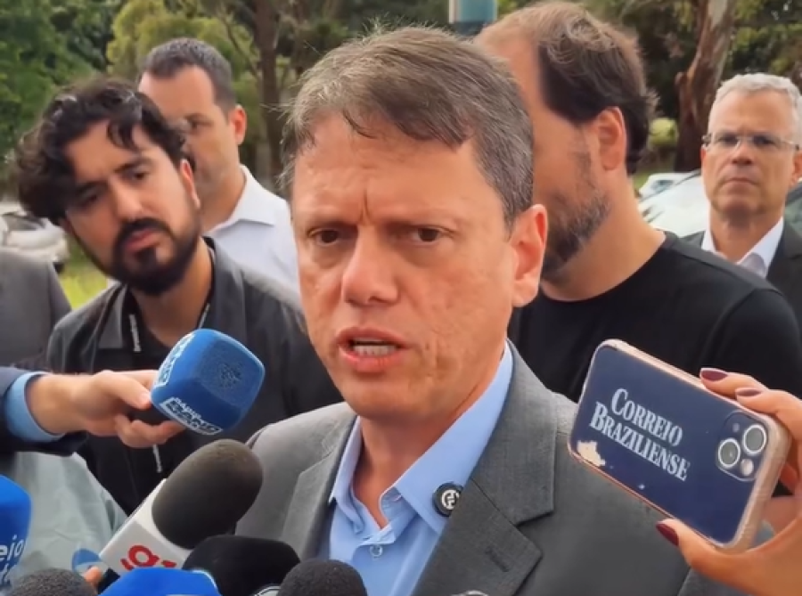 Após visita, Tarcísio defende que Bolsonaro possa cumprir pena em casa