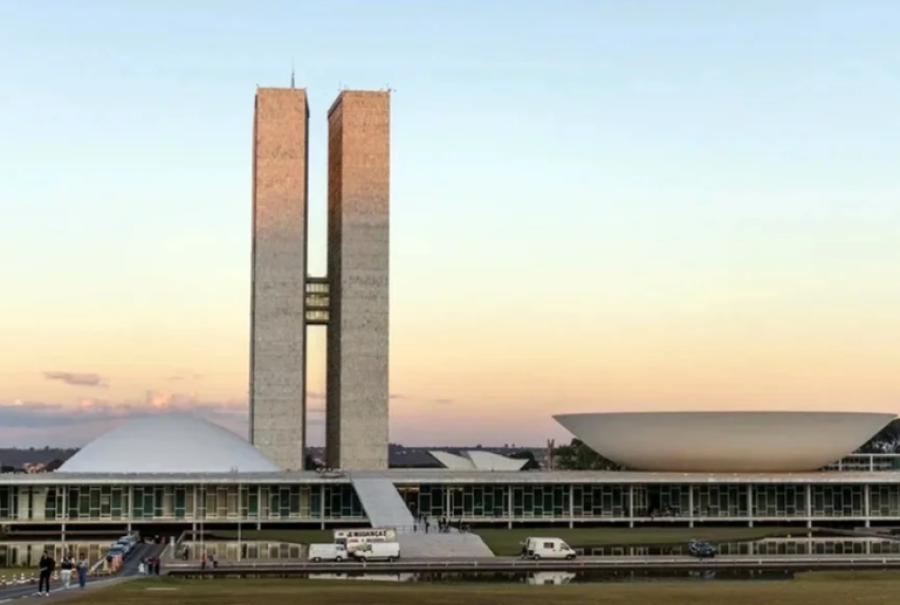 Reajuste de servidores tem impacto de R$ 790,4 milhões e pode ultrapassar o teto