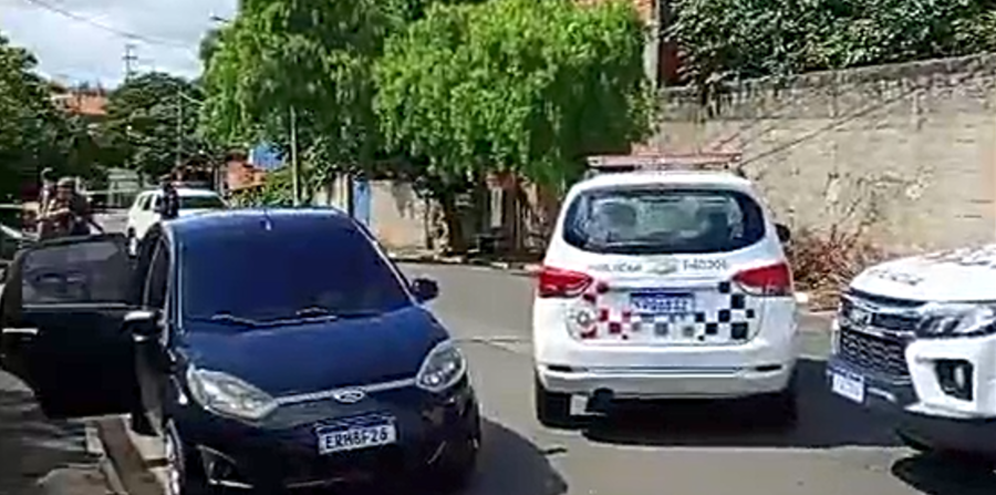 Homem mata ex-companheira, pai e mãe dela e depois se mata; assista o vídeo