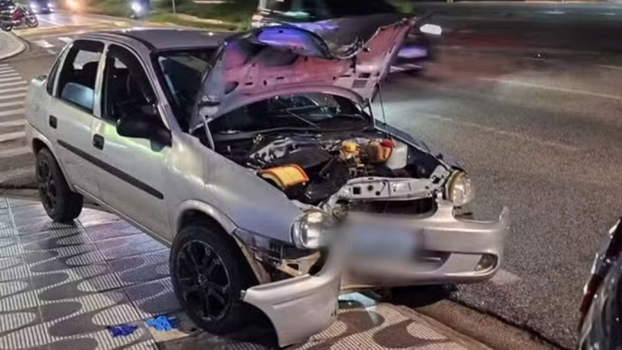 Confusão em avenida termina com bebê caindo de carro