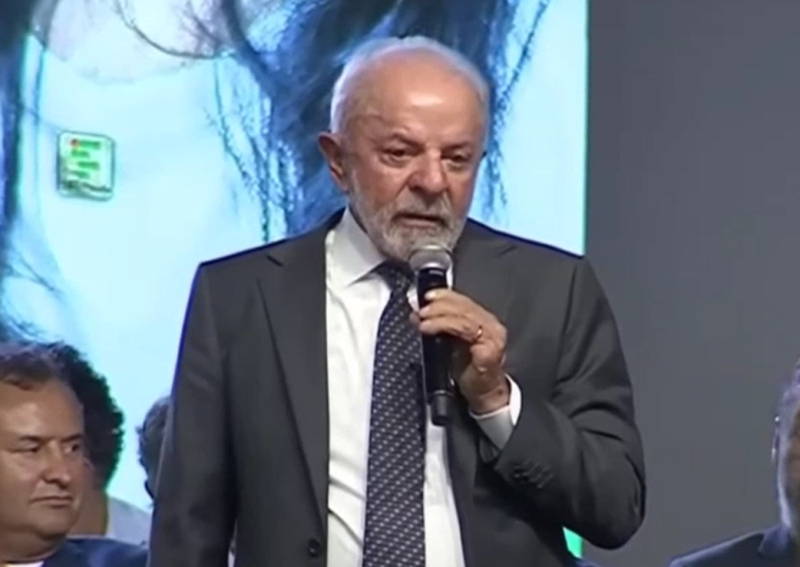 'Homão tem vergonha de tomar dedada', diz Lula sobre exame de próstata 