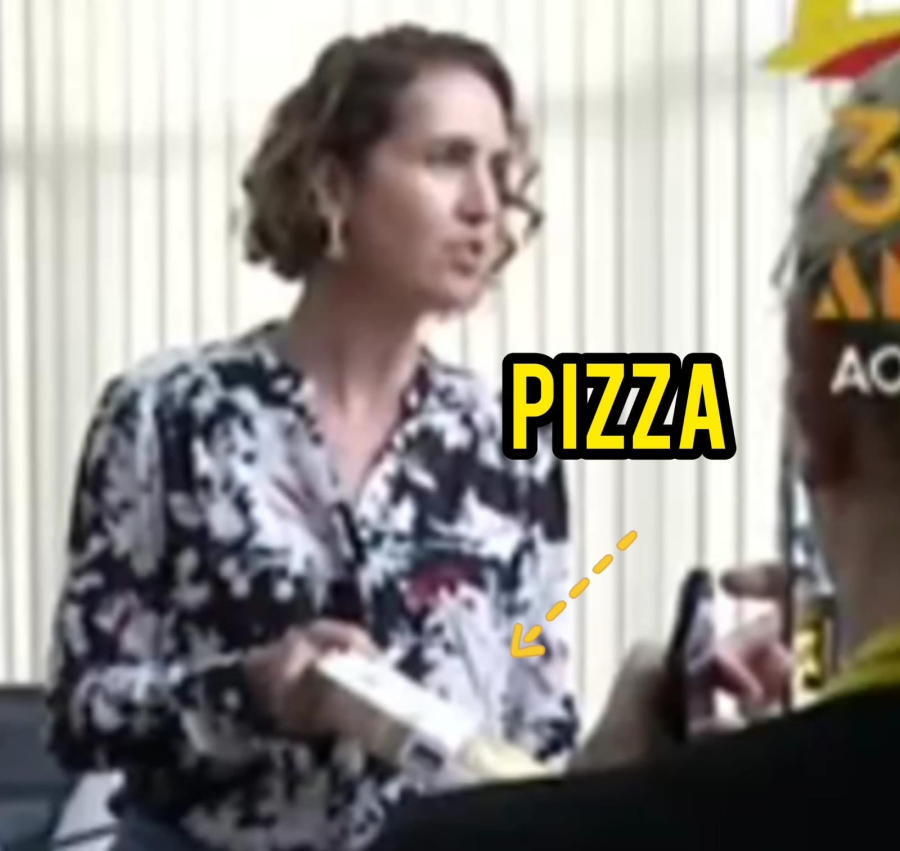 Vereadora entrega pizza após fim 'repentino' da CPI da Saúde