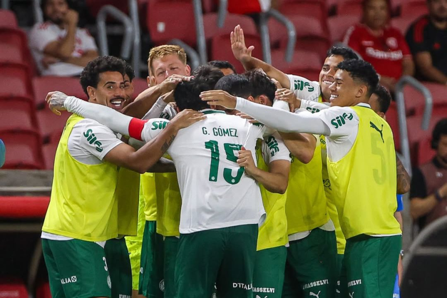 Palmeiras bate o Inter e assume a liderança do Brasileirão