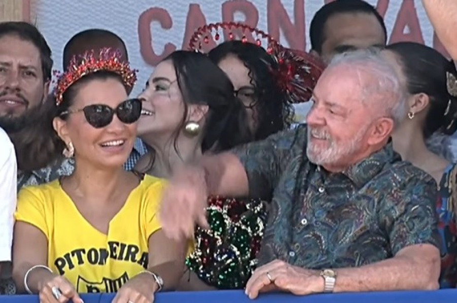 Lula começa agenda de Carnaval pelo Galo da Madrugada