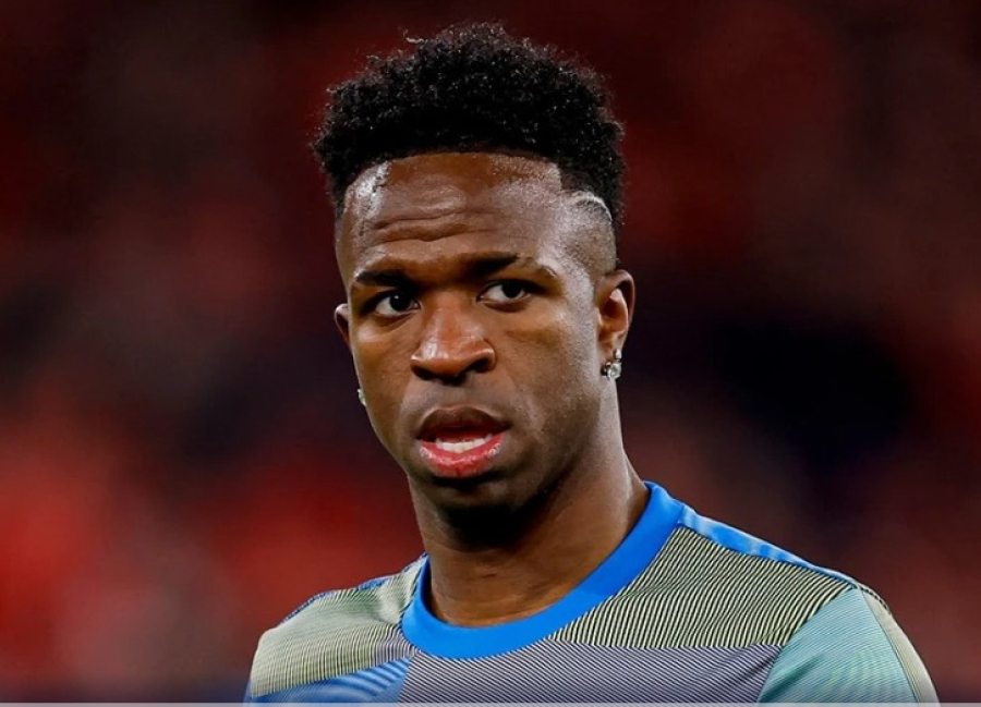 Vini Jr. denuncia racismo na Liga dos Campeões; partida foi interrompida