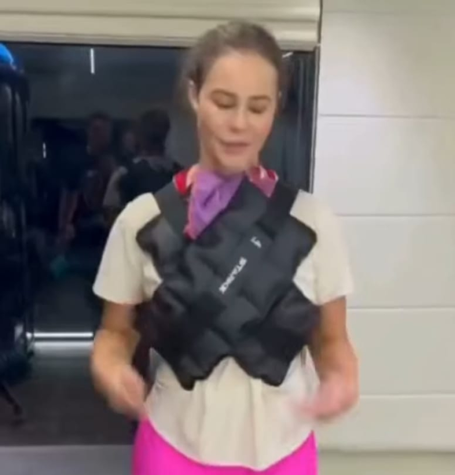 Após Virginia tirar fantasia, internet resgata treino de Paolla Oliveira