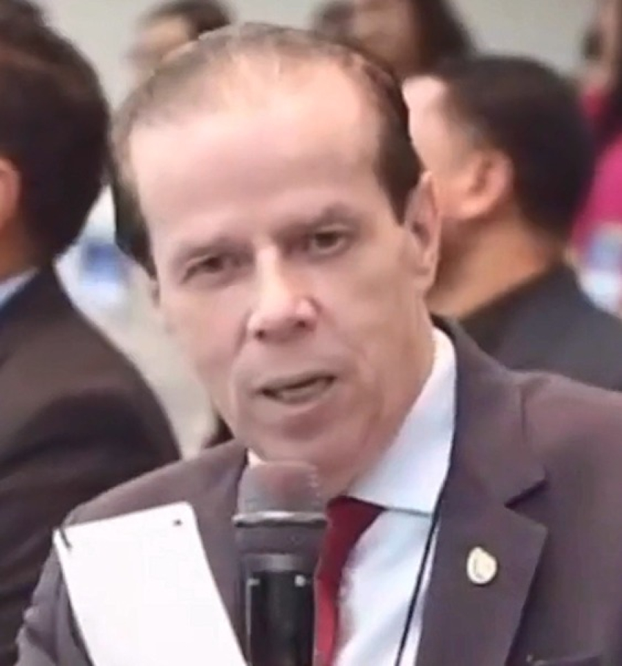 Pastor diz que integrantes de escola de samba terão câncer