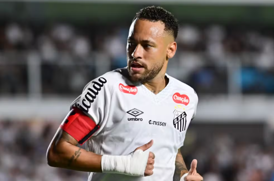 Fifa impõe transfer ban ao Santos por dívida com clube português