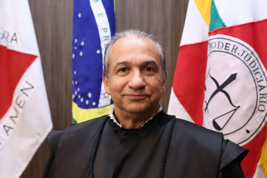 Desembargador que absolveu homem por estupro é acusado de abuso sexual