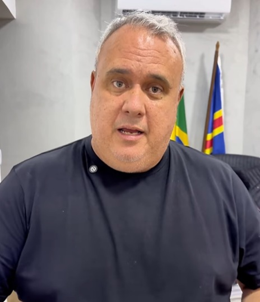 Tribunal de Contas dá 48 horas para Weber explicar aquisição de kits escolares