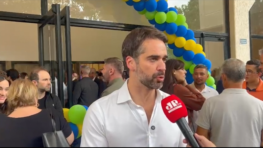 Eduardo Leite reforça pré-candidatura a presidente: 'liderar direção do Brasil'