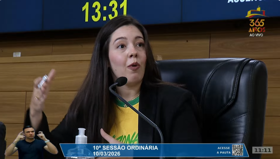 Tati Costa desliga microfone de Iara Bernardi durante bate-boca