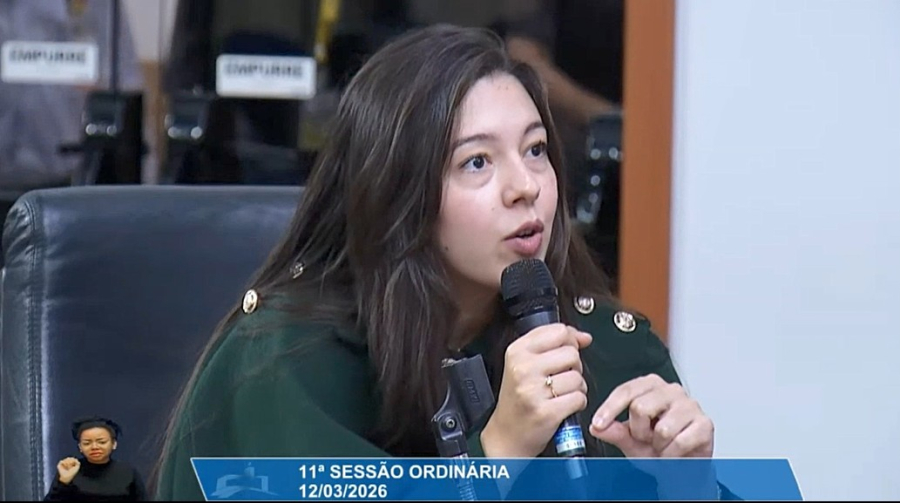 Tatiane Costa relembra Nikolas Ferreira de peruca e critica Erika Hilton na presidência na Comissão da Mulher  