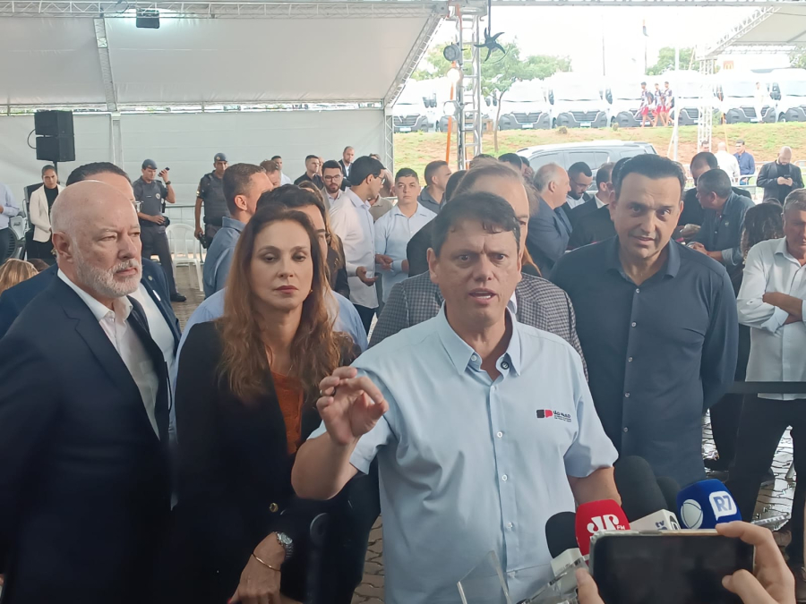 'Flávio vai ganhar', diz Tarcísio sobre eleição presidencial