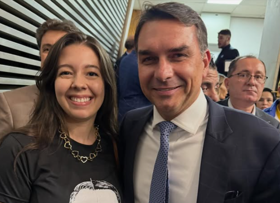 Vereadores aprovam título de cidadão sorocabano para Flávio Bolsonaro