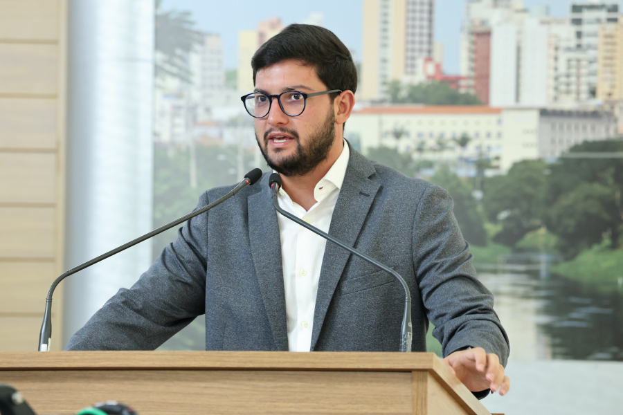 Vereadores protocolam pedidos de cassação de Fernanda e Iara por 'apoio' a ocupação de imóvel
