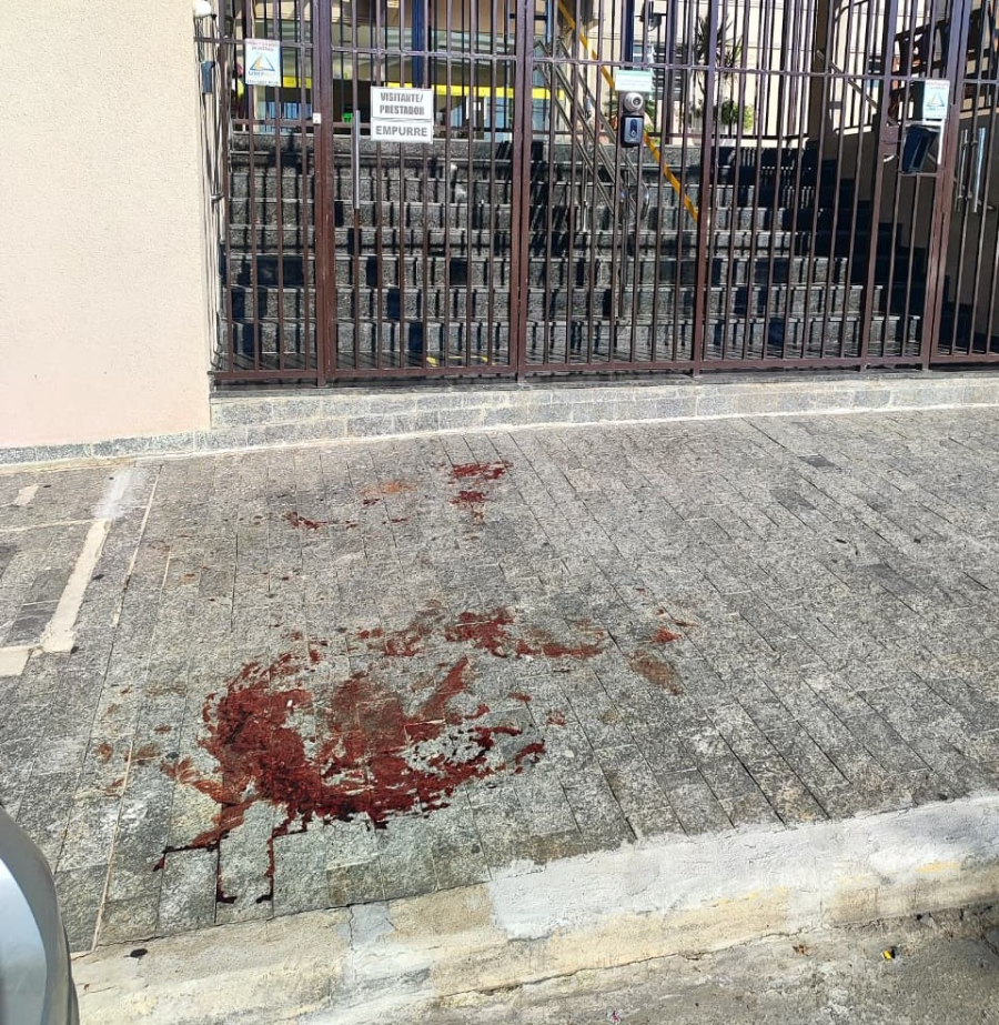 Veja rastro de sangue deixado por mulher vítima de tentativa de feminicídio
