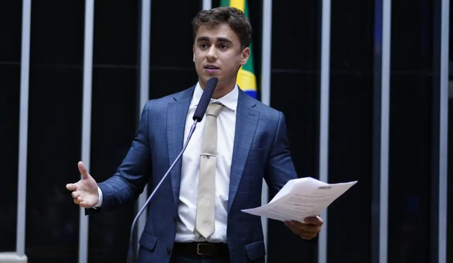 Nikolas Ferreira promete tentar barrar projeto que criminaliza misoginia 