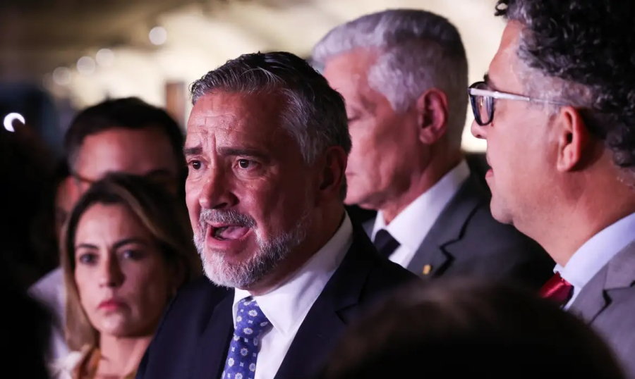 Petistas pedem indiciamento de Bolsonaro na CPMI do INSS