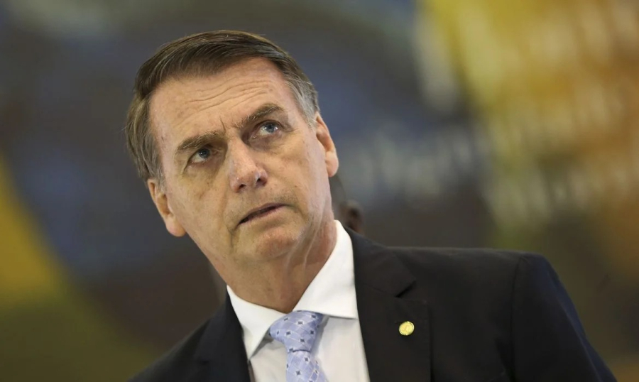 Bolsonaro tem 24h para explicar fala de Eduardo sobre acesso a vídeo