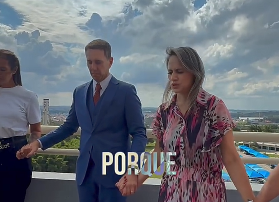 Festa e oração: veja como foi a volta de Manga ao seu gabinete na prefeitura