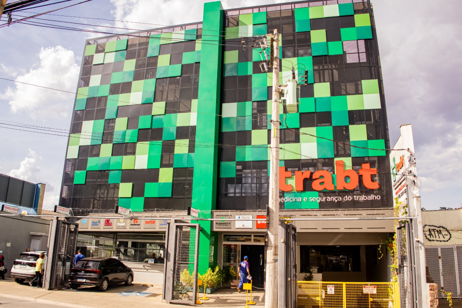 Assédio moral no trabalho cresce mais de 20% no Brasil e nova norma amplia atenção à saúde mental nas empresas