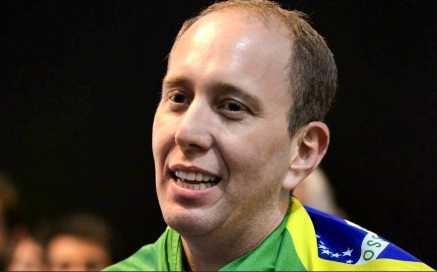 Manga decide continuar prefeito e desiste de eleição; assista o pronunciamento