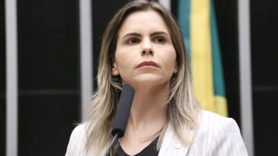 Clarissa Tércio, deputada mais votada do Nordeste, é cotada para vice de Flávio