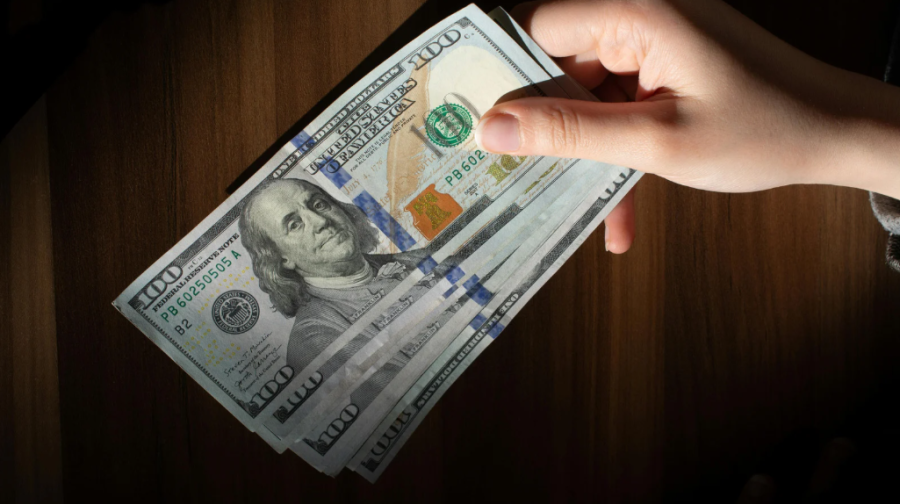 Dólar fecha abaixo de R$ 5 e Ibovespa bate recorde