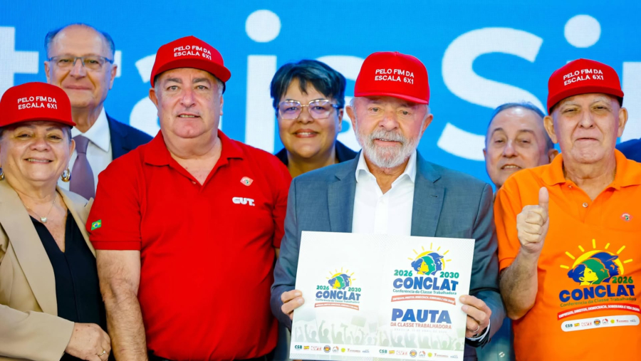 Lula usa boné contra escala 6x1 em reunião com sindicatos