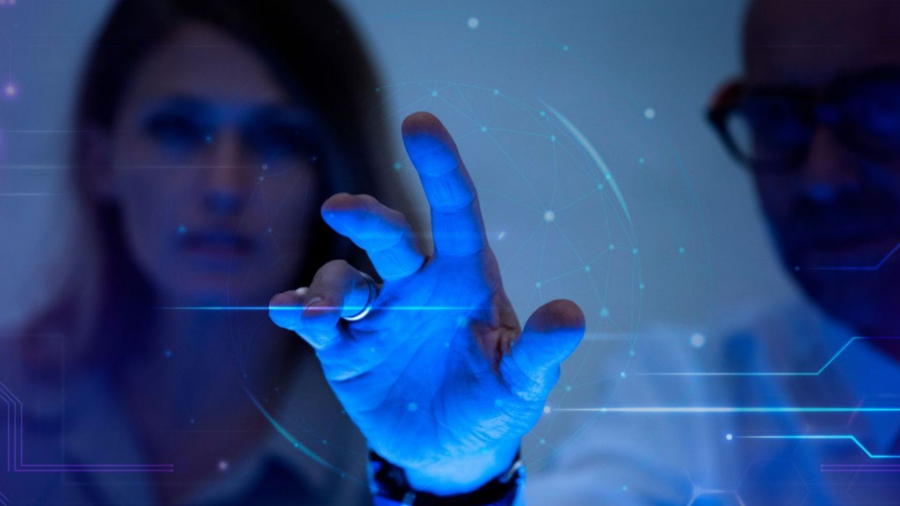 IA acelera desinformação e ameaça democracias, alerta pesquisa