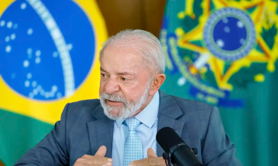 Lula afirma que mundo não dá direito a Trump ameaçar um país