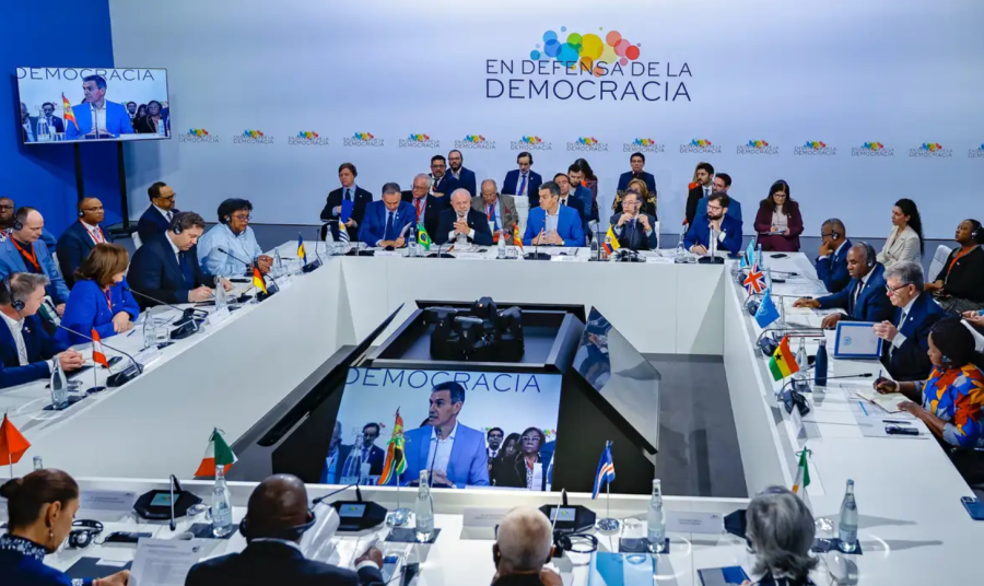 Lula diz em Barcelona que problema da mulher 