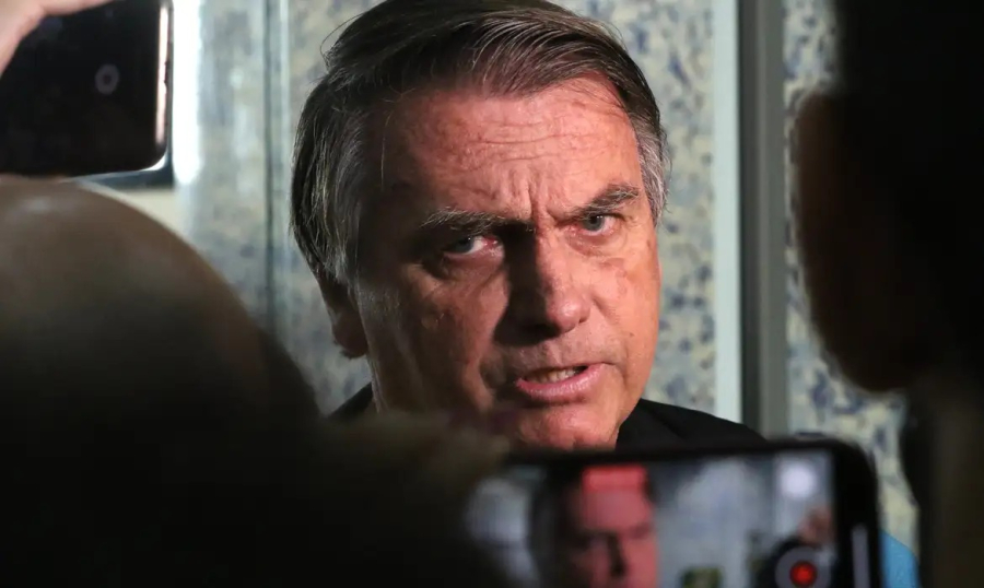 Defesa pede autorização do STF para que Bolsonaro possa operar ombro